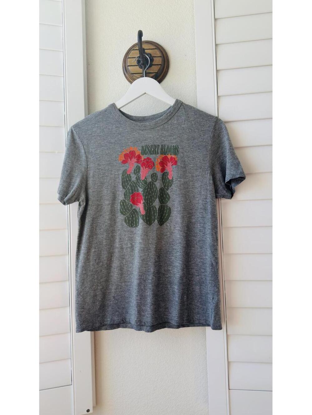 Dip Grey Desert Blooms Cactus Graphic Tee Size S